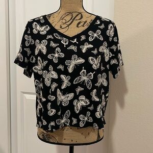 ☀️5 for $20 NWOT OG Organic Generation Black Cropped Butterfly Top. 1X